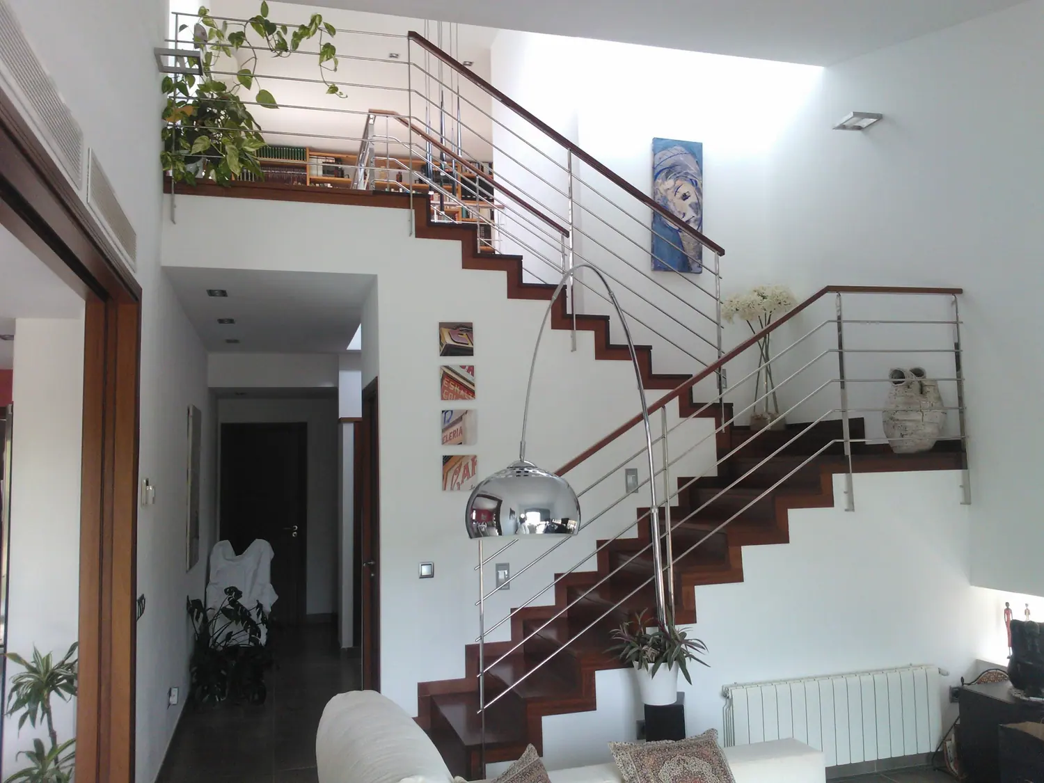 Interior con escalera